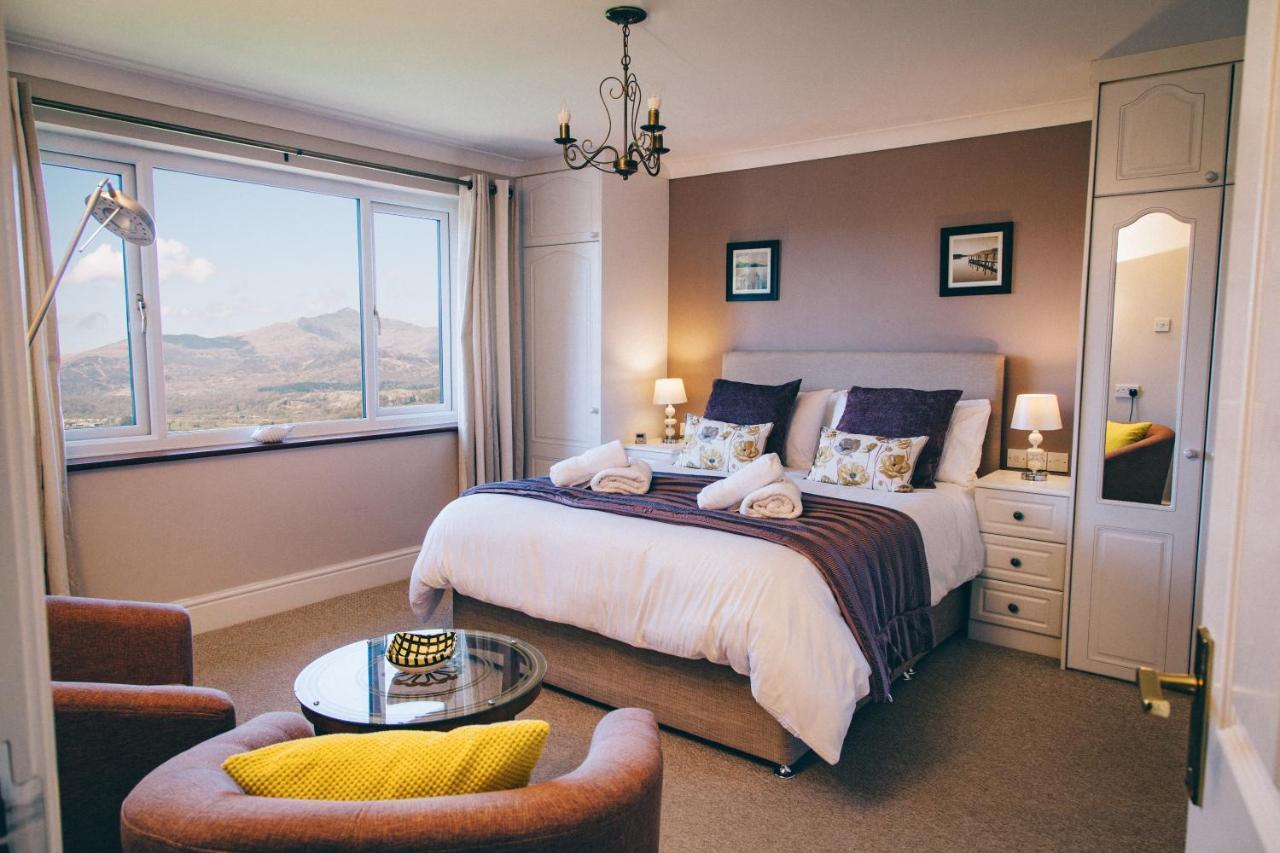Ferlas Bed And Breakfast Penrhyndeudreath Exterior foto
