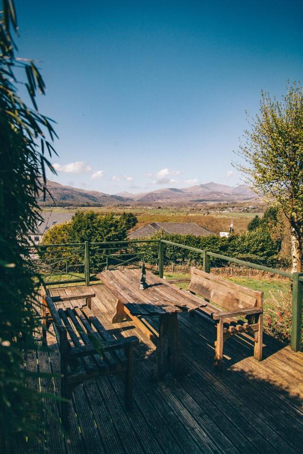 Ferlas Bed And Breakfast Penrhyndeudreath Exterior foto
