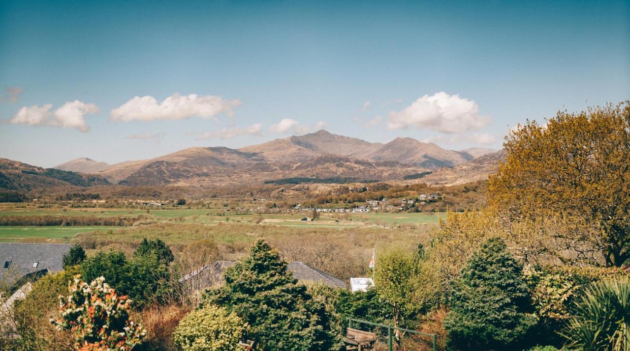 Ferlas Bed And Breakfast Penrhyndeudreath Exterior foto